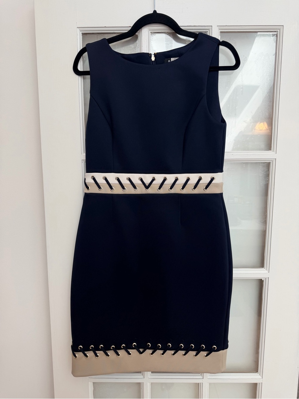 DKNY Chic Punk Woman’s Size 8 Blue Stretch Weave Grommet Scuba Dress Cocktail